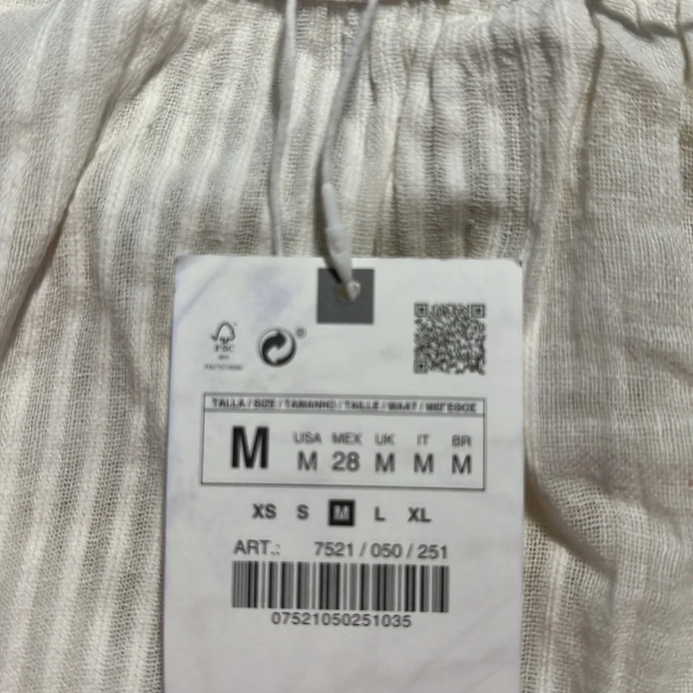 NWT. Zara Ivory Embroidered Blouse. Size M.